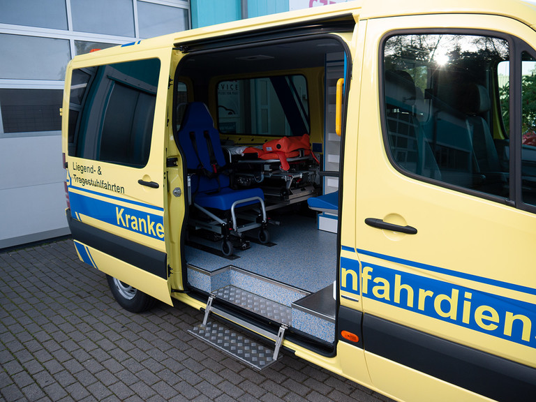 Mercedes-Benz Sprinter mit Trittstufe Schiebetür