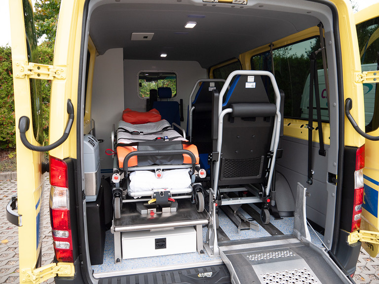 2 x Tragestuhl und Fahrtragensystem Krankentransporter Mercedes-Benz Sprinter 316 CDI
