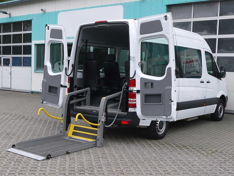 AMF Rollstuhl Lift Mietliegewagen Mercedes-Benz Sprinter Automatik