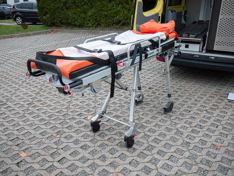 Fahrtragensystem Stollenwerk Krankentransporter Mercedes-Benz Sprinter 316 CDI