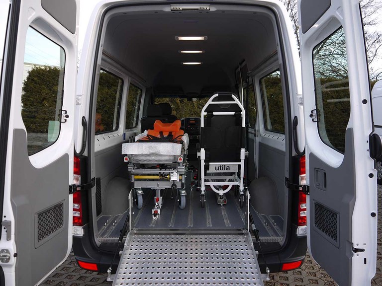 Tragestuhl und Fahrtragensystem Mietliegewagen Mercedes-Benz Sprinter Automatik