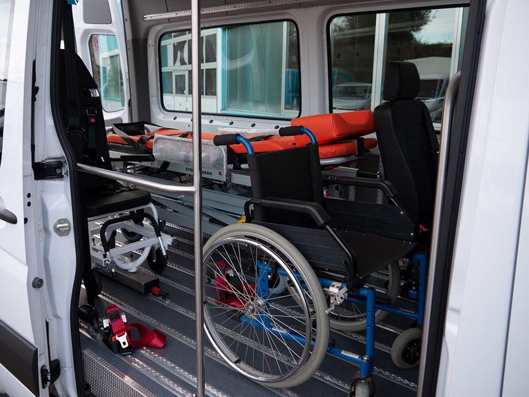 Rollstuhlplätze Mietliegewagen Mercedes-Benz Sprinter Automatik Rollstuhlplätze Mietliegewagen Mercedes-Benz Sprinter Automatik