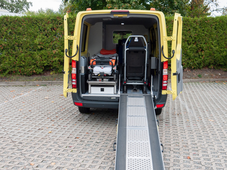 Aluminiumrampe klappbar für Tragestuhl Krankentransporter Mercedes-Benz Sprinter 316 CDI