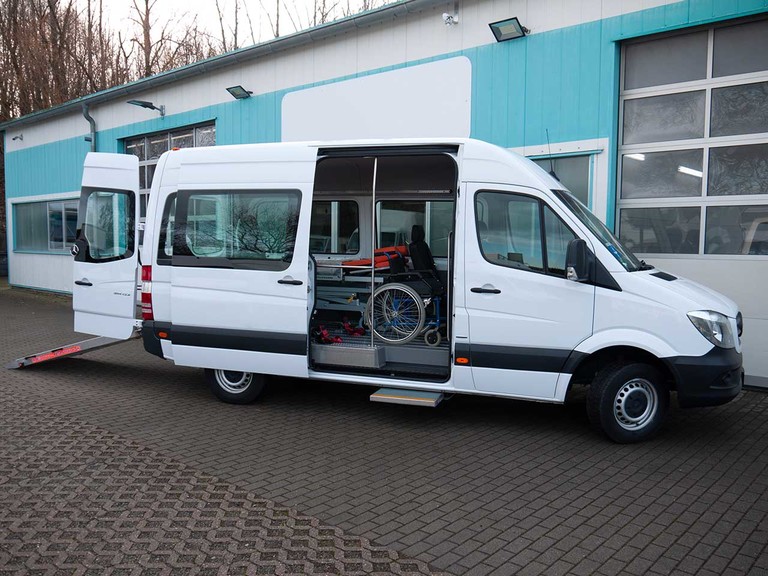 elektrische Trittstufe Mietliegewagen Mercedes-Benz Sprinter Automatik
